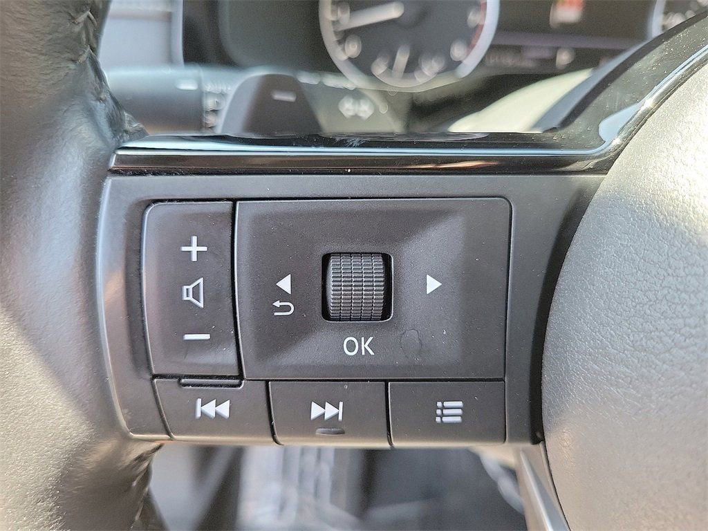 Certified 2023 Nissan Pathfinder SL image 5