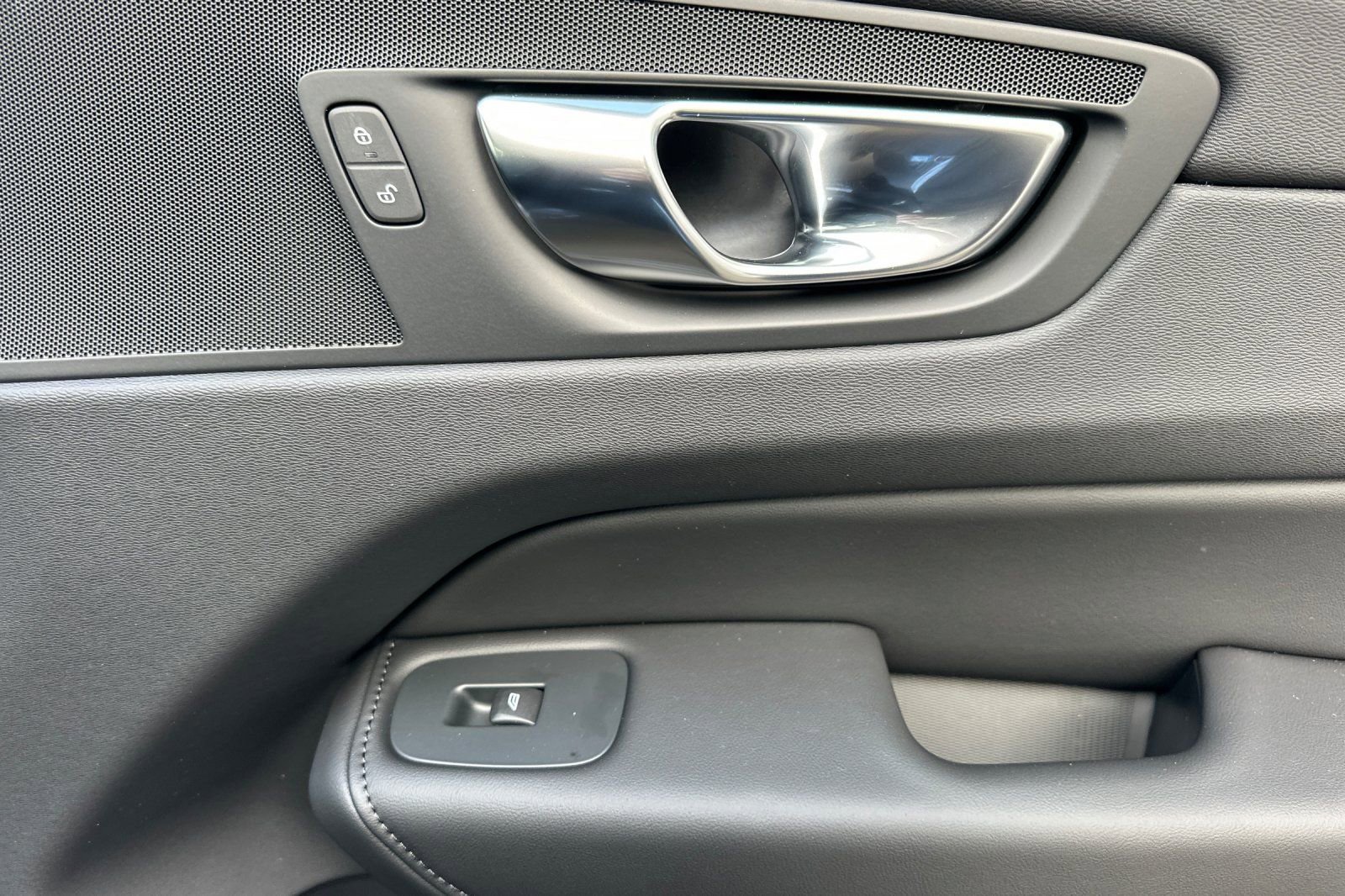 New 2025 Volvo XC60 T8 Core w/ Protection Package Premier AWD/4WD image 19