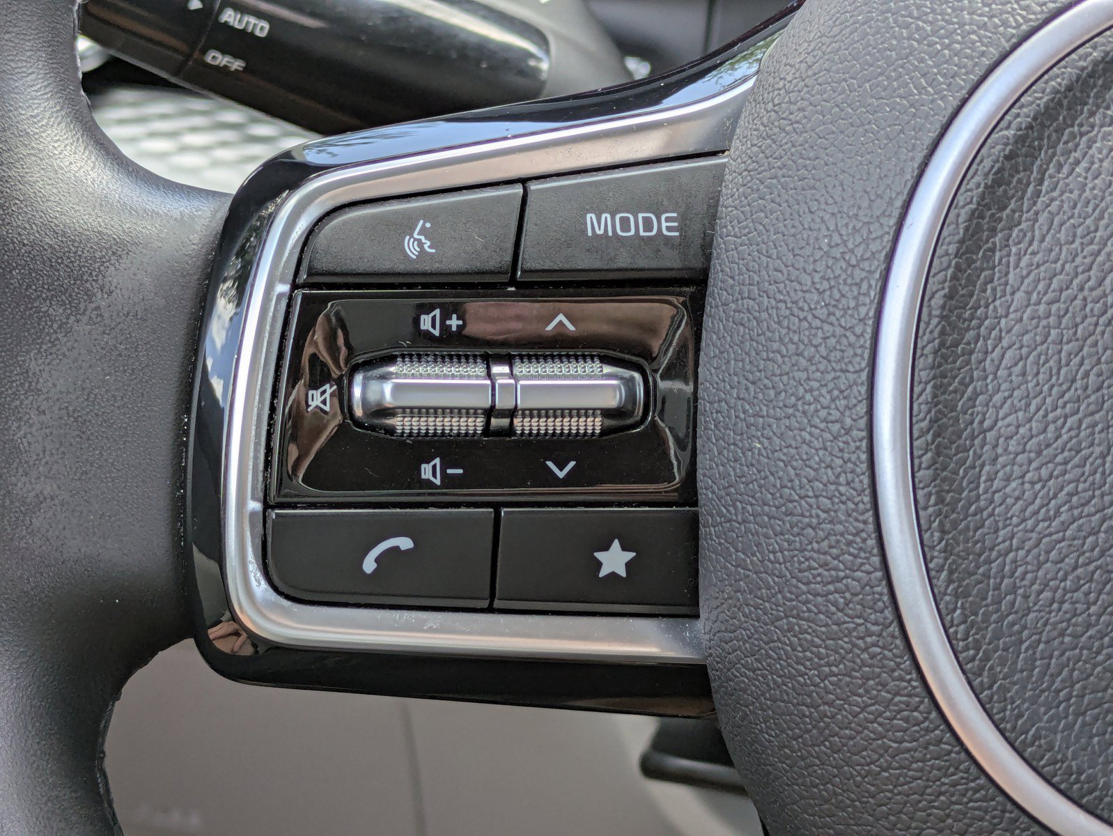 Certified 2024 Kia Carnival LX FWD image 20