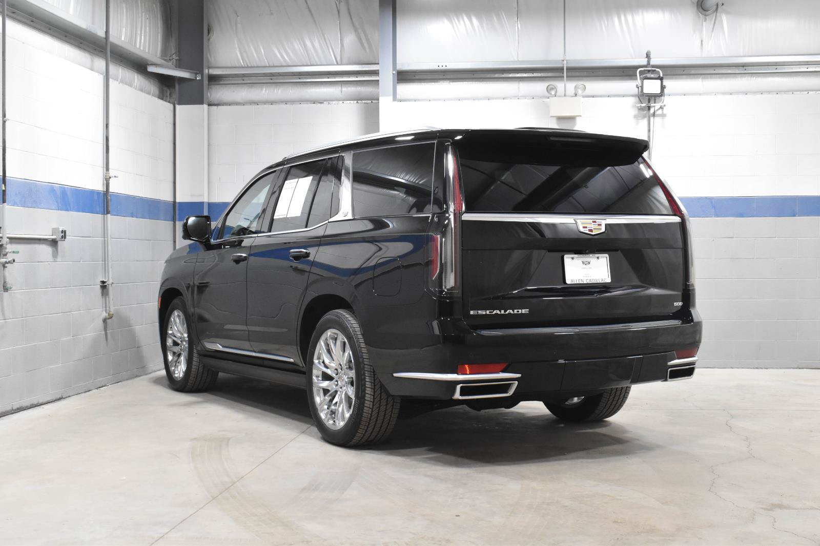 Certified 2023 Cadillac Escalade Premium Luxury Platinum w/ LPO, Floor Liner Package AWD/4WD image 24