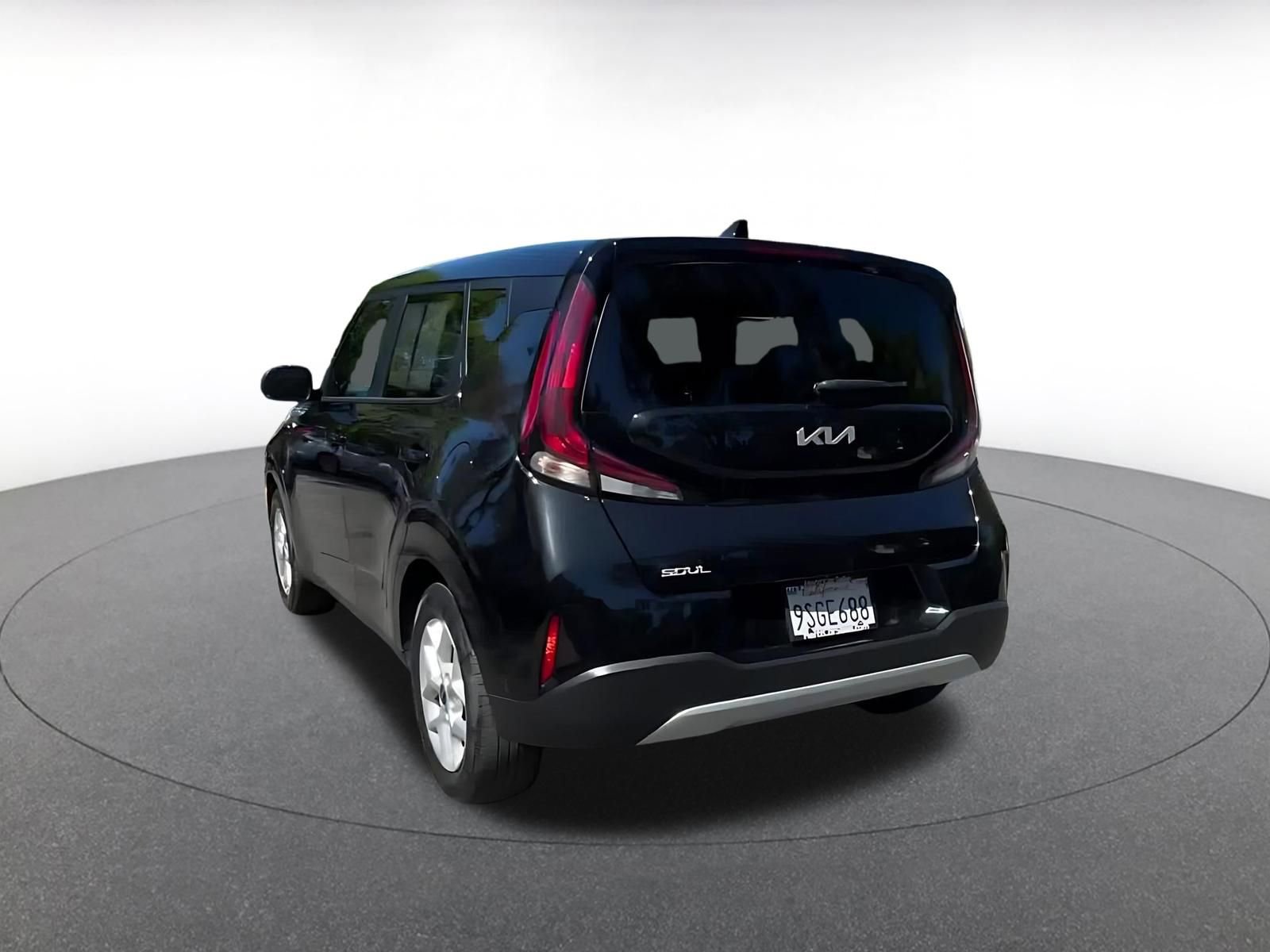 Used 2025 Kia Soul LX w/ LX Technology Package FWD image 11