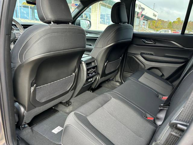 New 2025 Jeep Grand Cherokee 4WD image 10