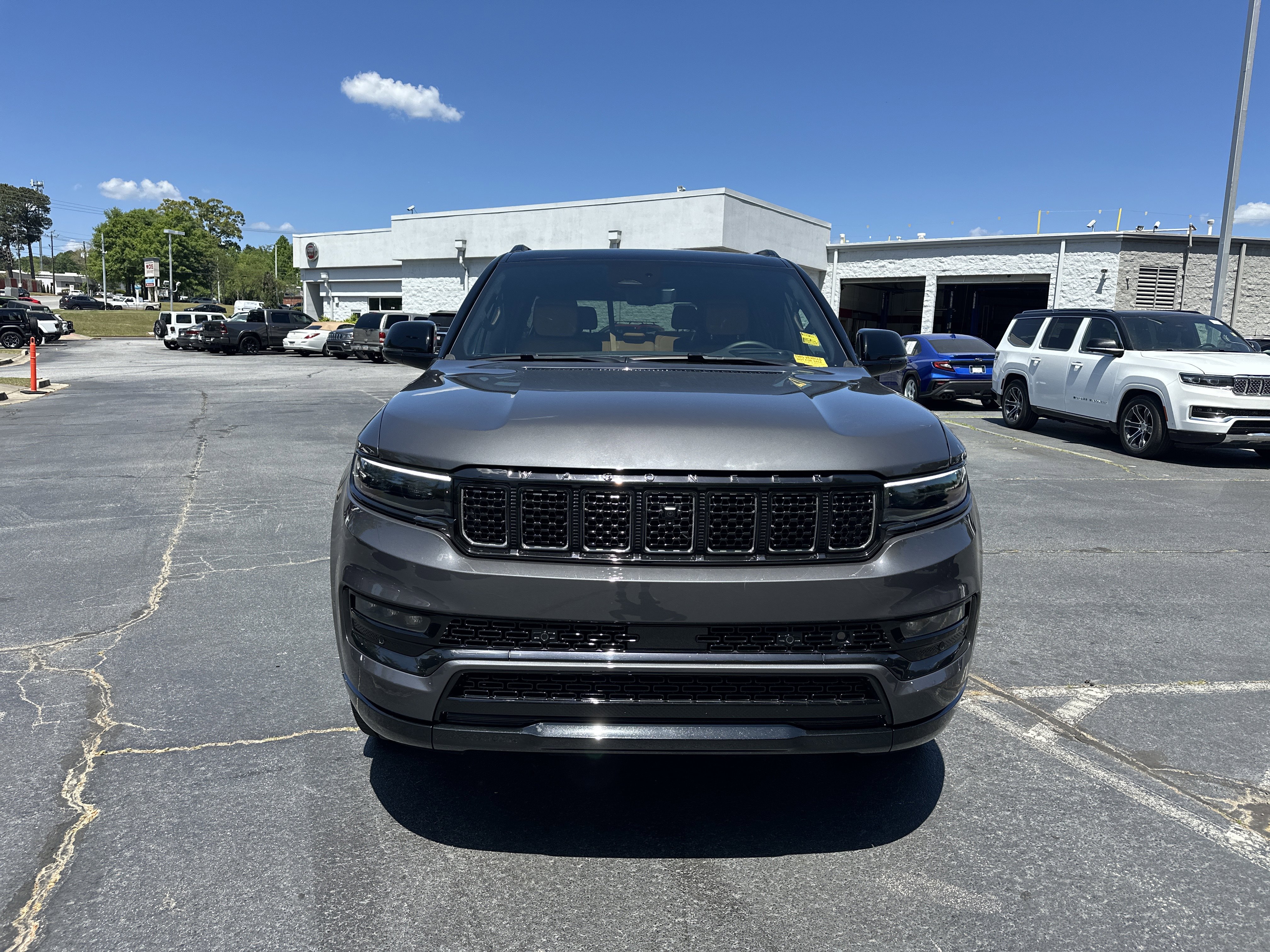 Used 2025 Jeep Grand Wagoneer Series III w/ Rear Seat Video Group 1 AWD/4WD image 4