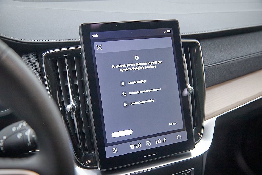 Used 2025 Volvo XC90 B6 Plus image 15