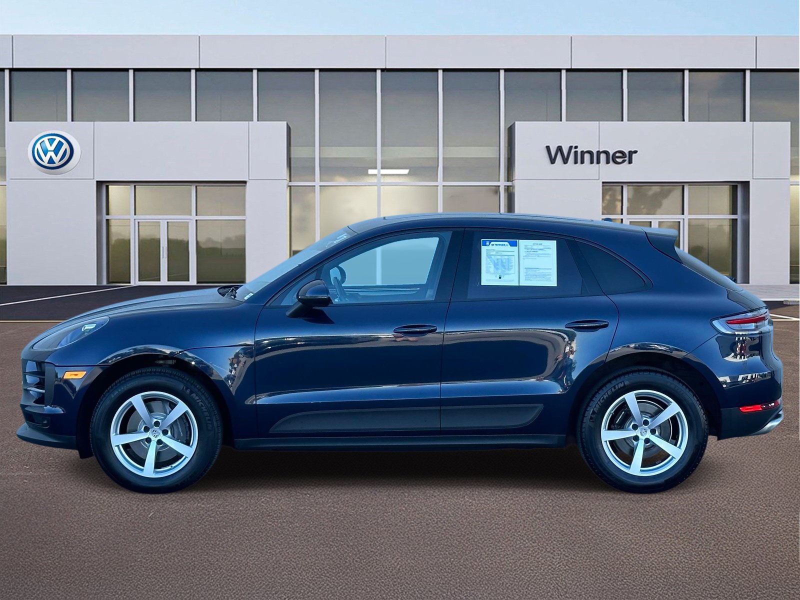 Used 2021 Porsche Macan AWD/4WD image 2