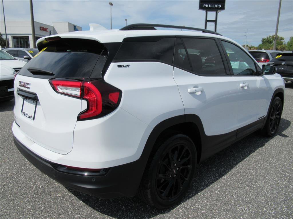 Used 2023 GMC Terrain SLT w/ Elevation Edition image 7