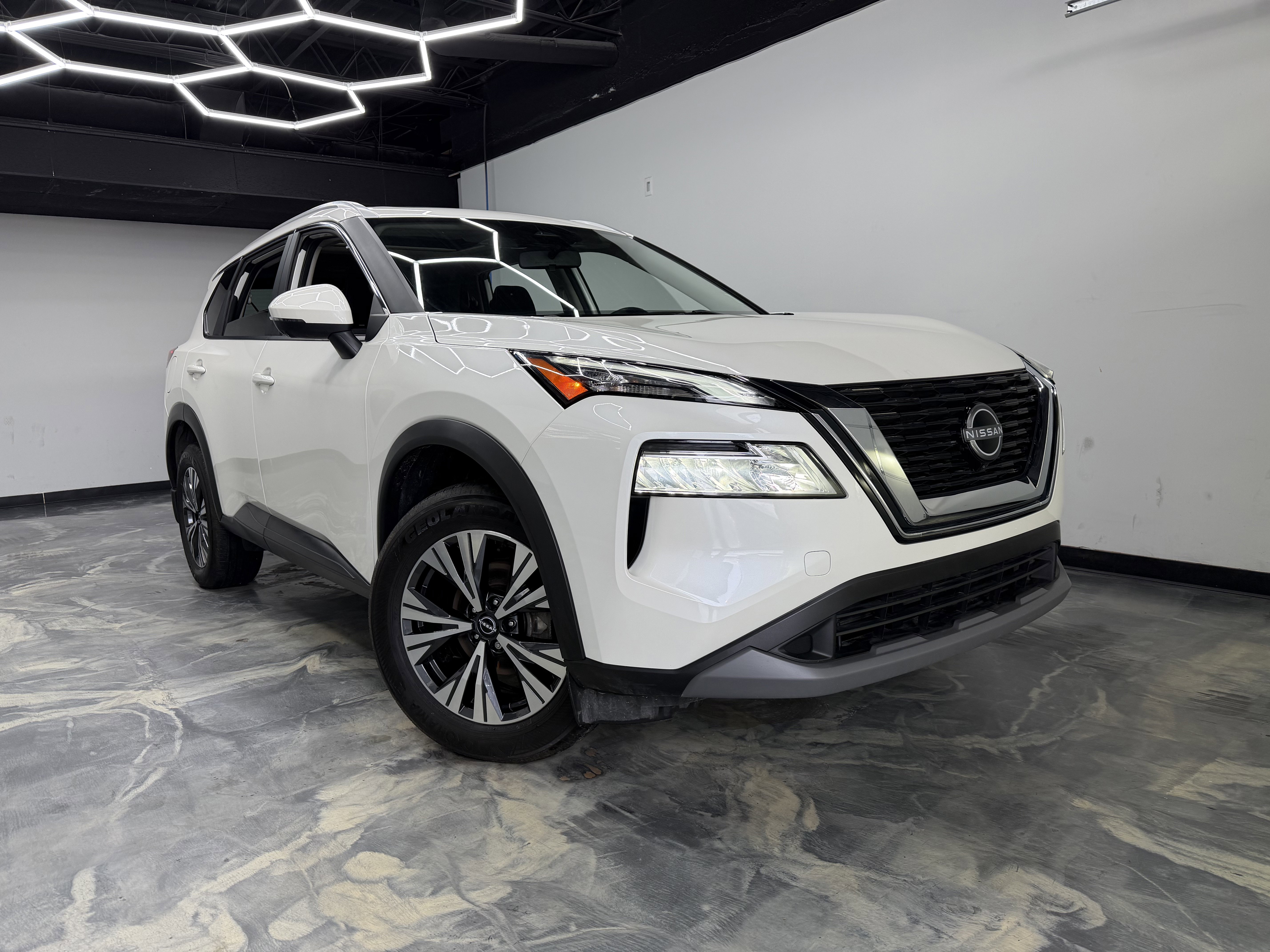 Used 2023 Nissan Rogue SV image 6