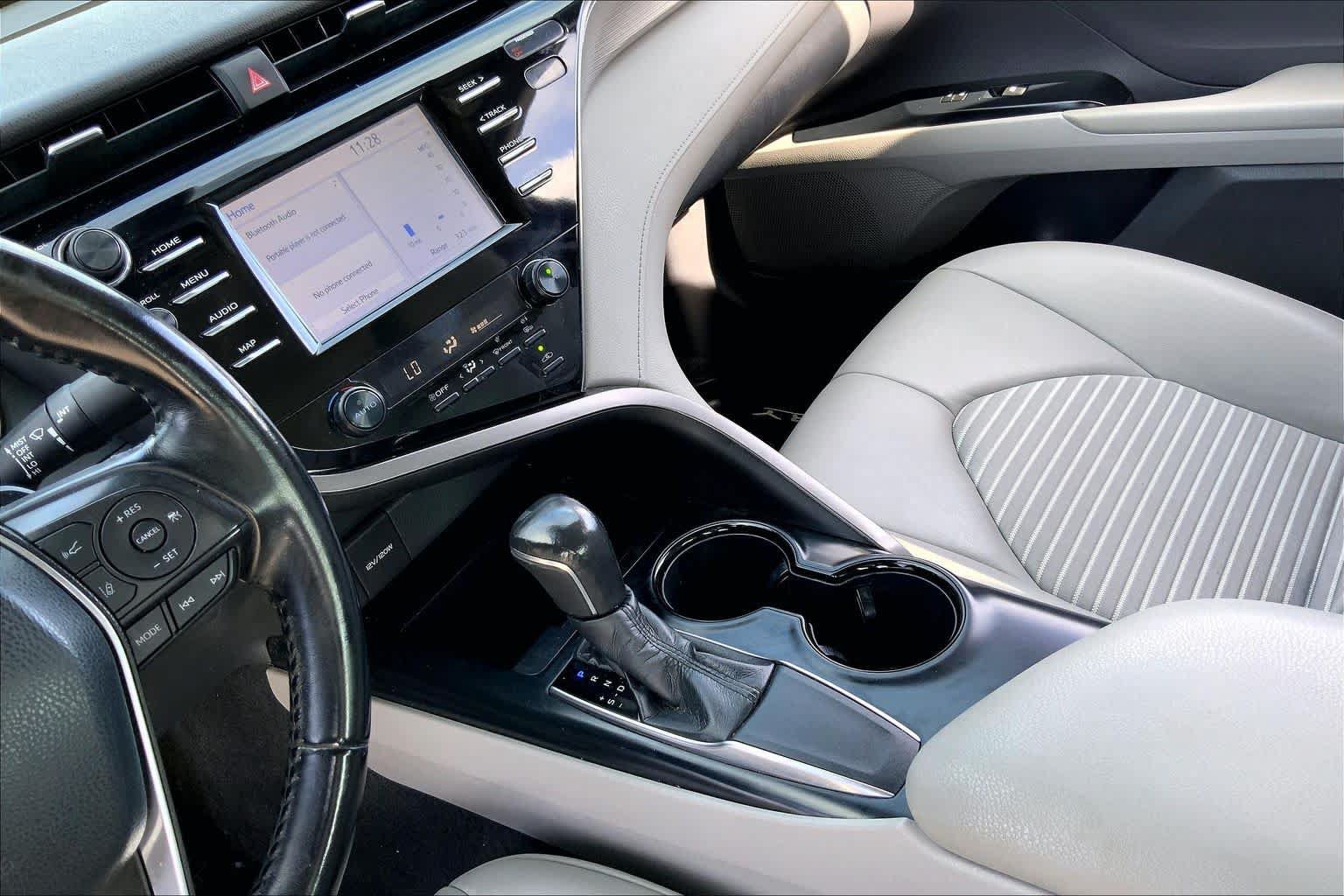 Used 2019 Toyota Camry SE w/ Convenience Package FWD image 16