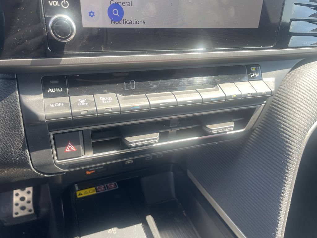 Used 2025 Toyota Camry SE FWD image 16