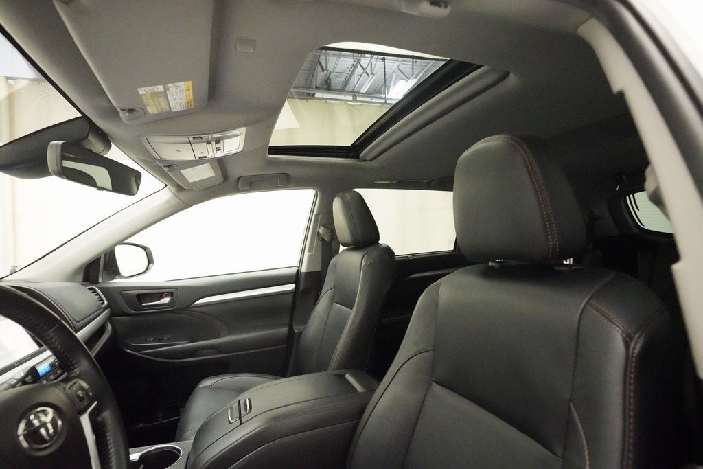 Used 2019 Toyota Highlander XLE image 32