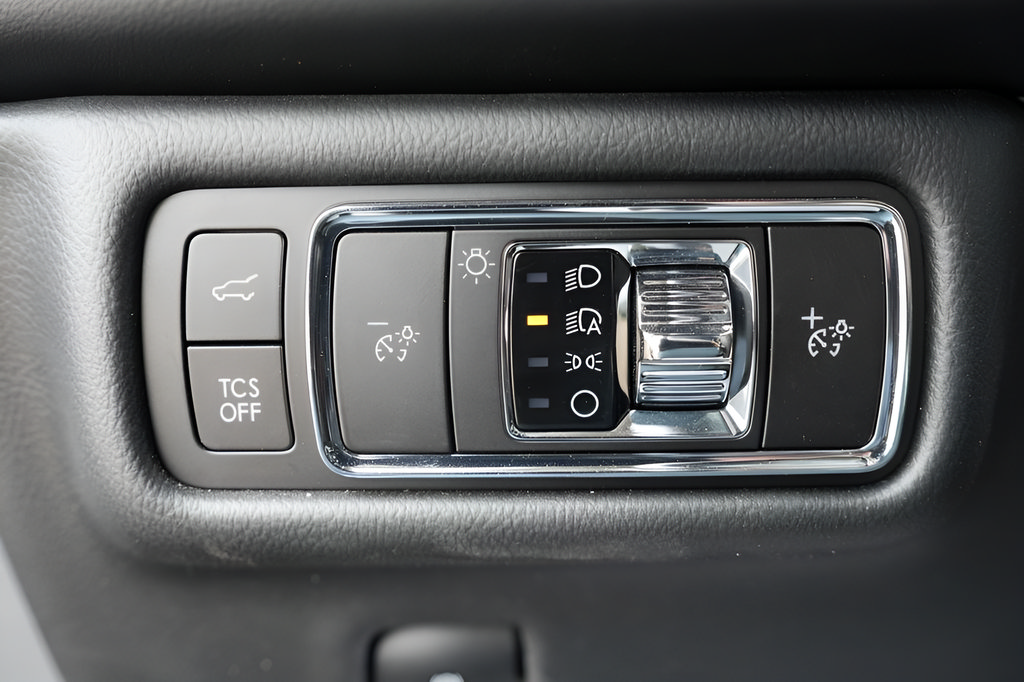 Used 2023 Lincoln Nautilus Reserve AWD/4WD image 30