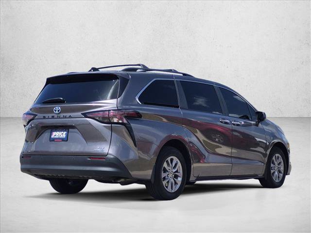 Used 2024 Toyota Sienna XLE FWD image 5