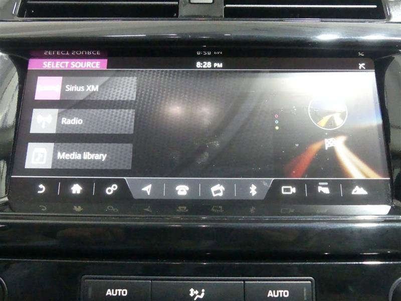 Used 2017 Land Rover Discovery HSE image 45