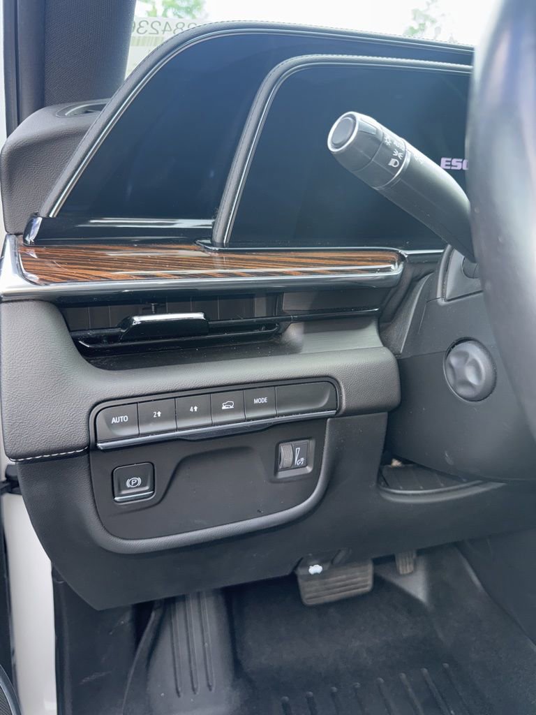 Used 2023 Cadillac Escalade Premium Luxury image 10