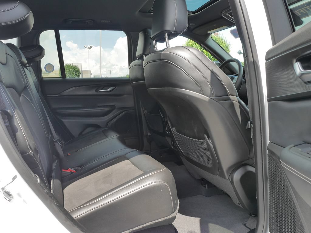 Used 2023 Jeep Grand Cherokee Altitude AWD/4WD image 11