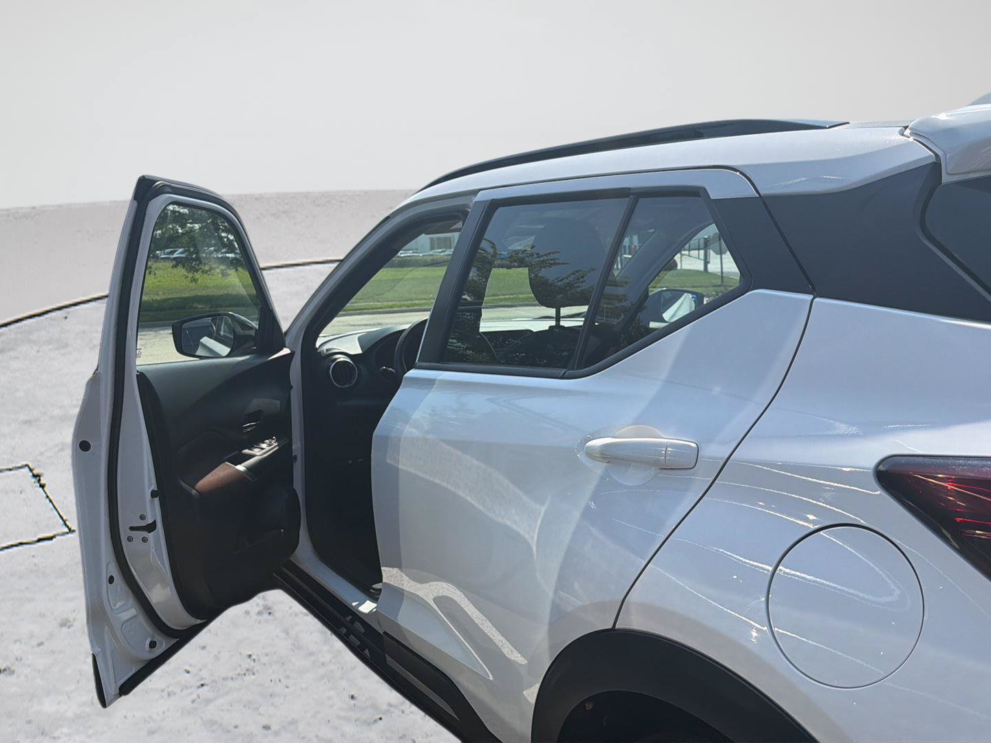 Used 2024 Nissan Kicks SR FWD image 4
