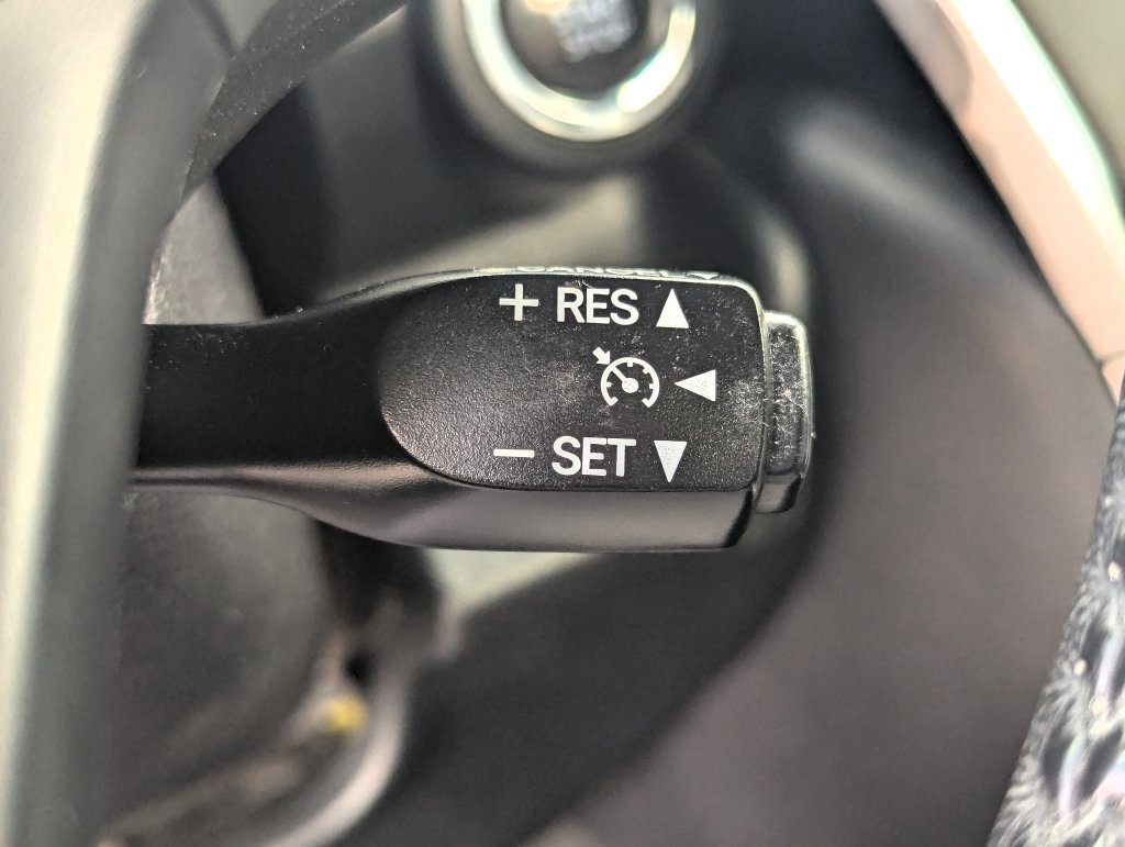 Used 2017 Toyota Camry SE w/ Moonroof Package FWD image 16