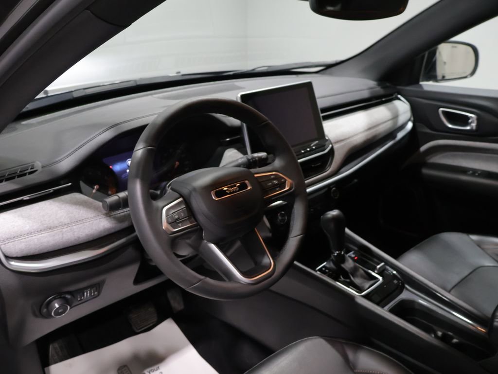 Used 2023 Jeep Compass Latitude image 15