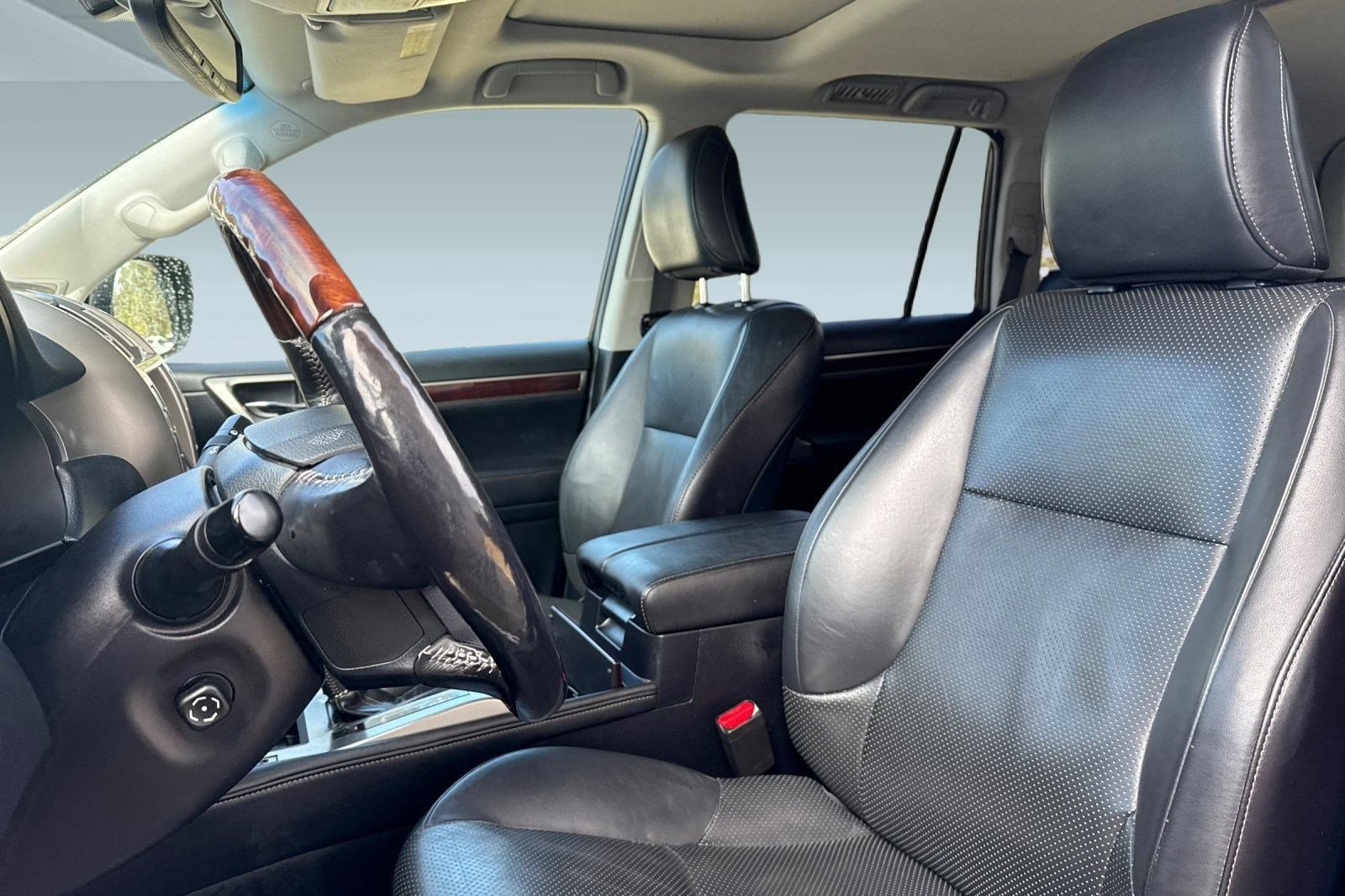 Used 2017 Lexus GX 460 Luxury w/ Preferred Accessory Package image 21