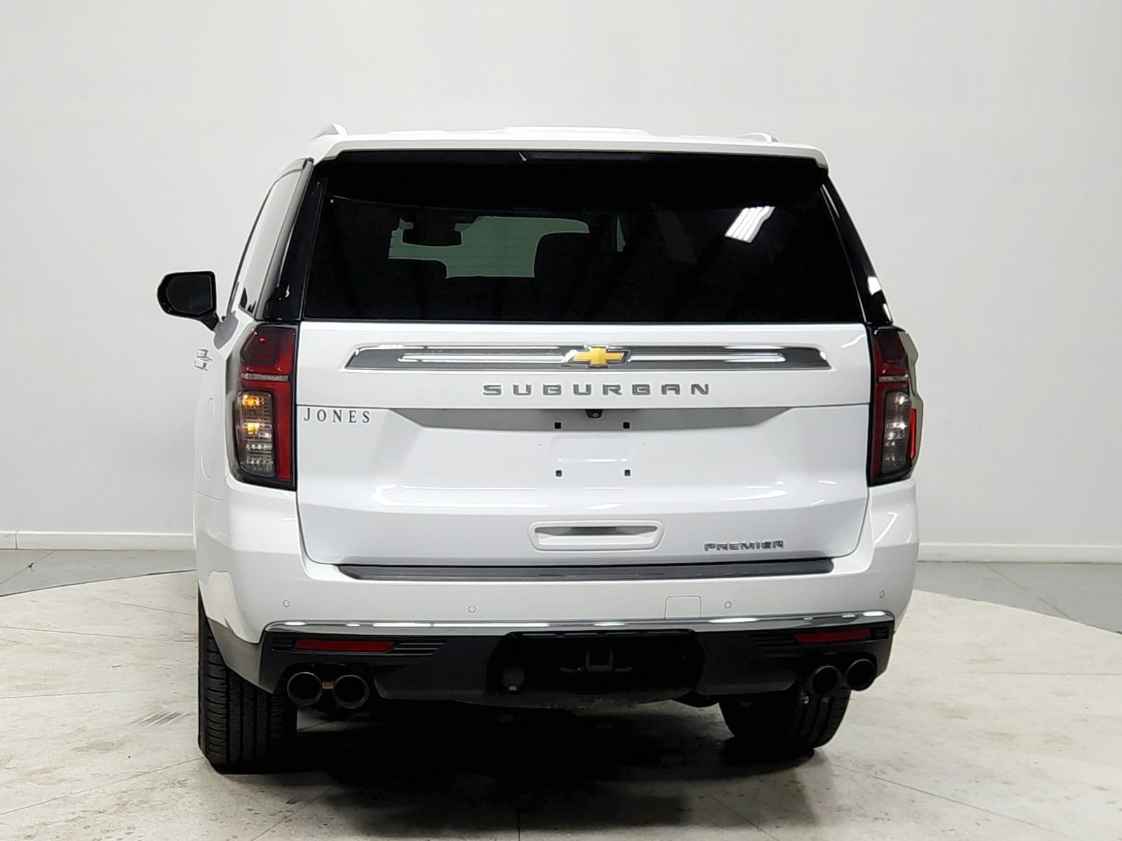 Used 2023 Chevrolet Suburban Premier image 6