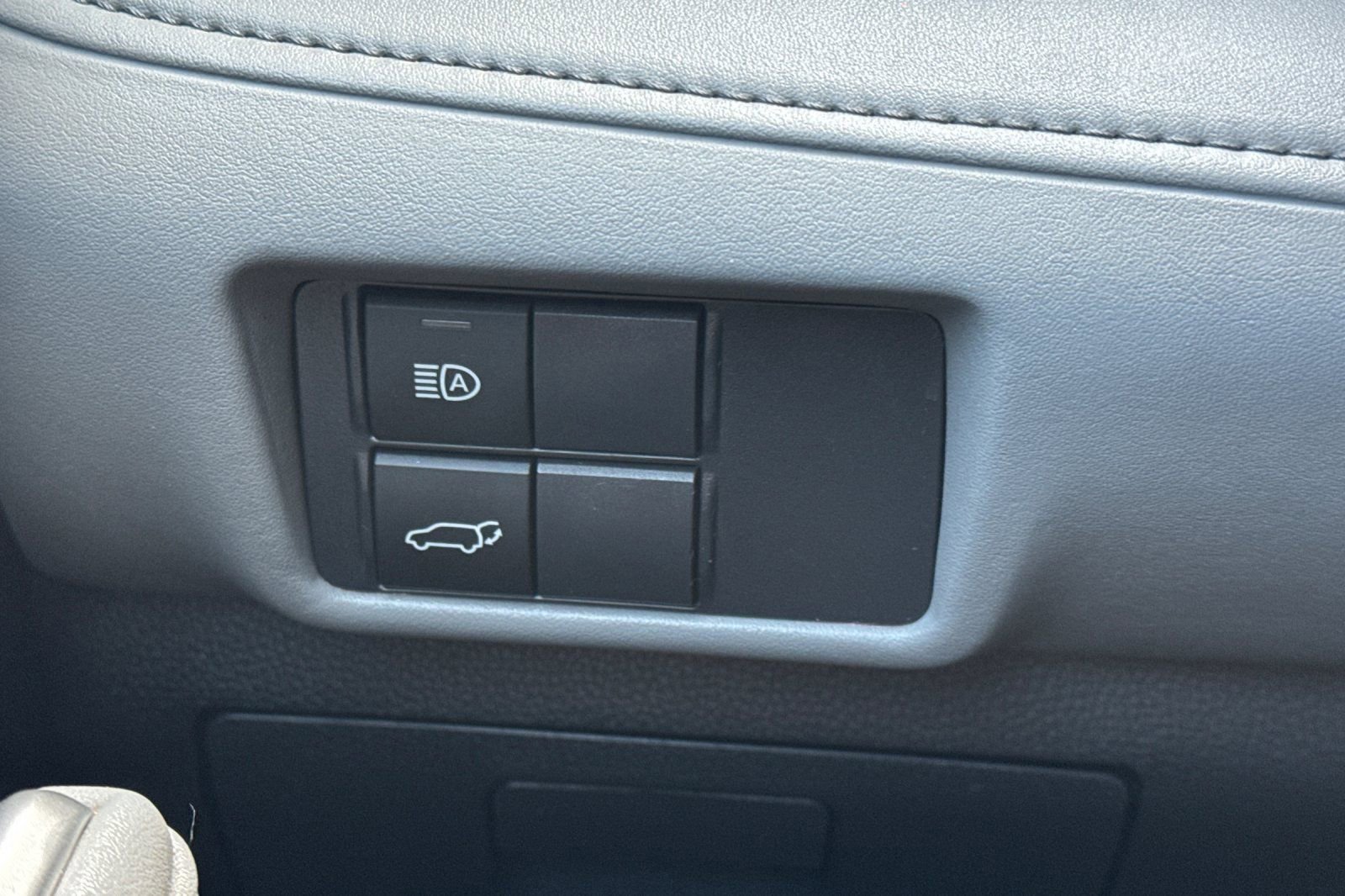 Certified 2020 Toyota Highlander LE image 34