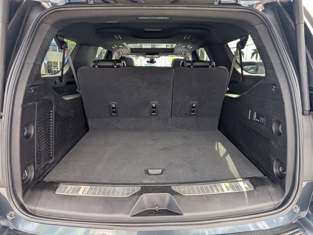 Used 2021 Chevrolet Suburban Premier w/ Premium Package image 12