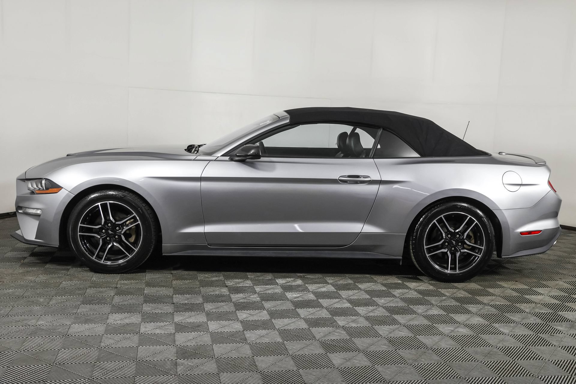 Used 2022 Ford Mustang Premium RWD image 20