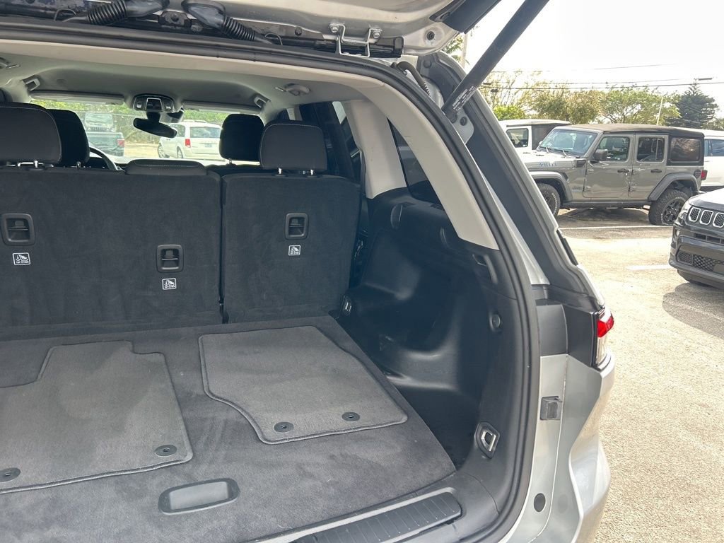 Used 2023 Jeep Grand Cherokee Laredo w/ Luxury Tech Group I image 31