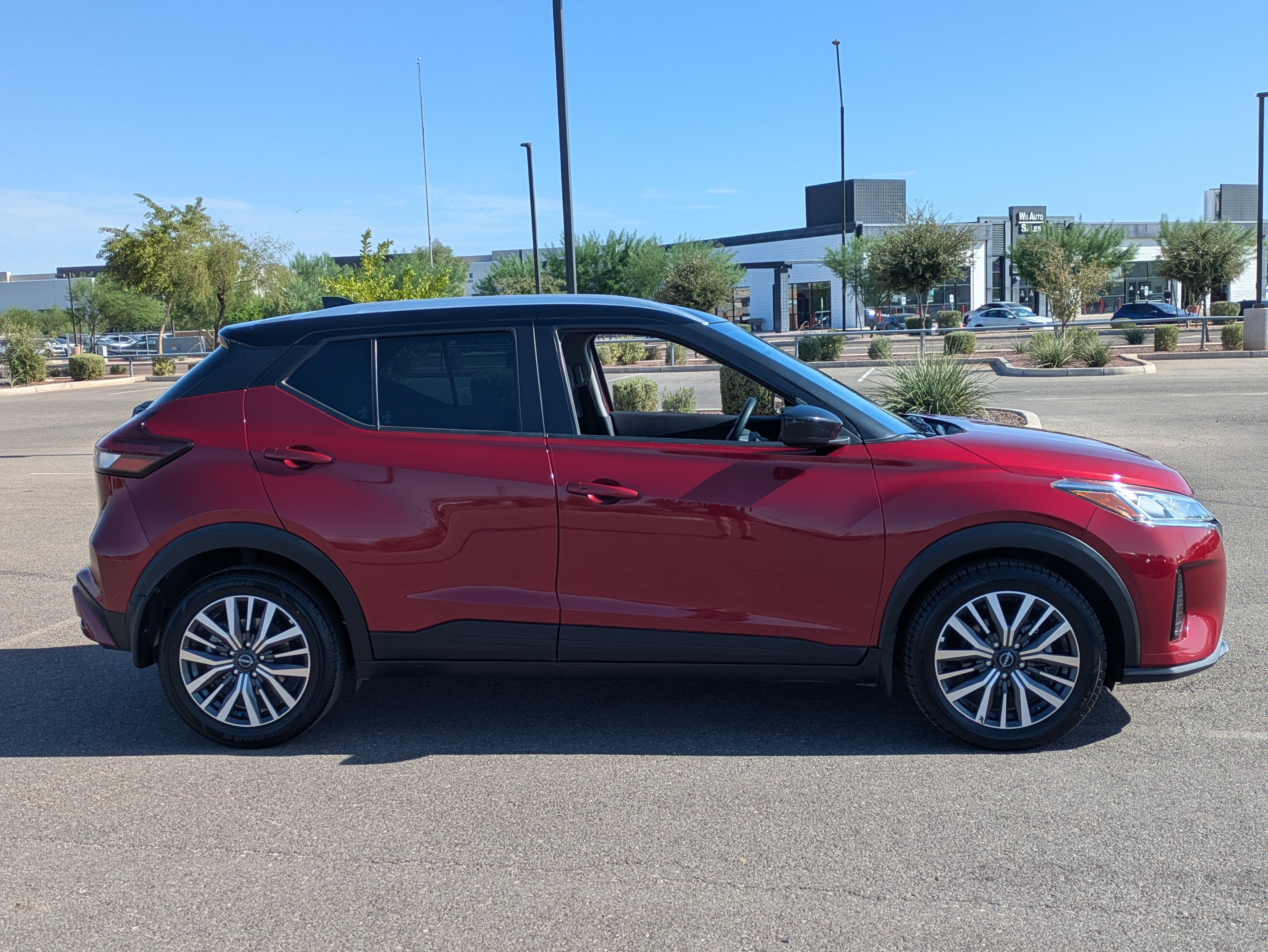 Used 2023 Nissan Kicks SV FWD image 6