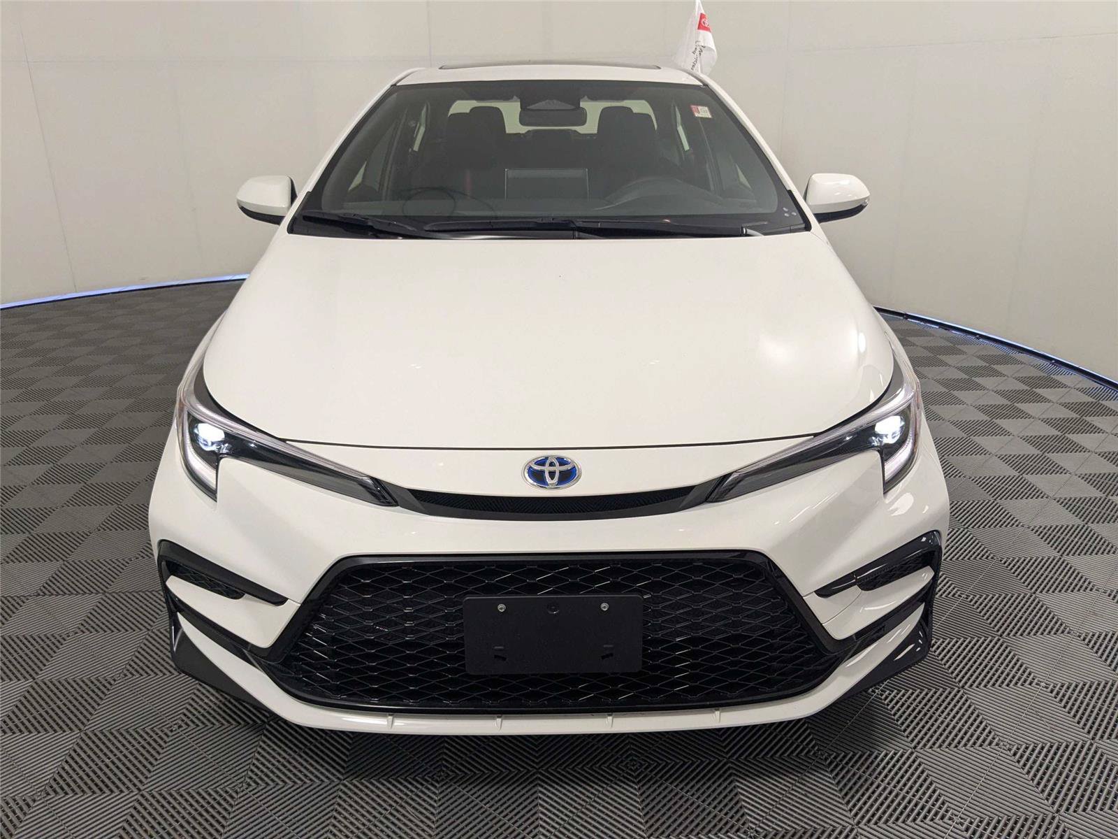 Certified 2025 Toyota Corolla SE w/ SE Premium Package AWD/4WD image 3