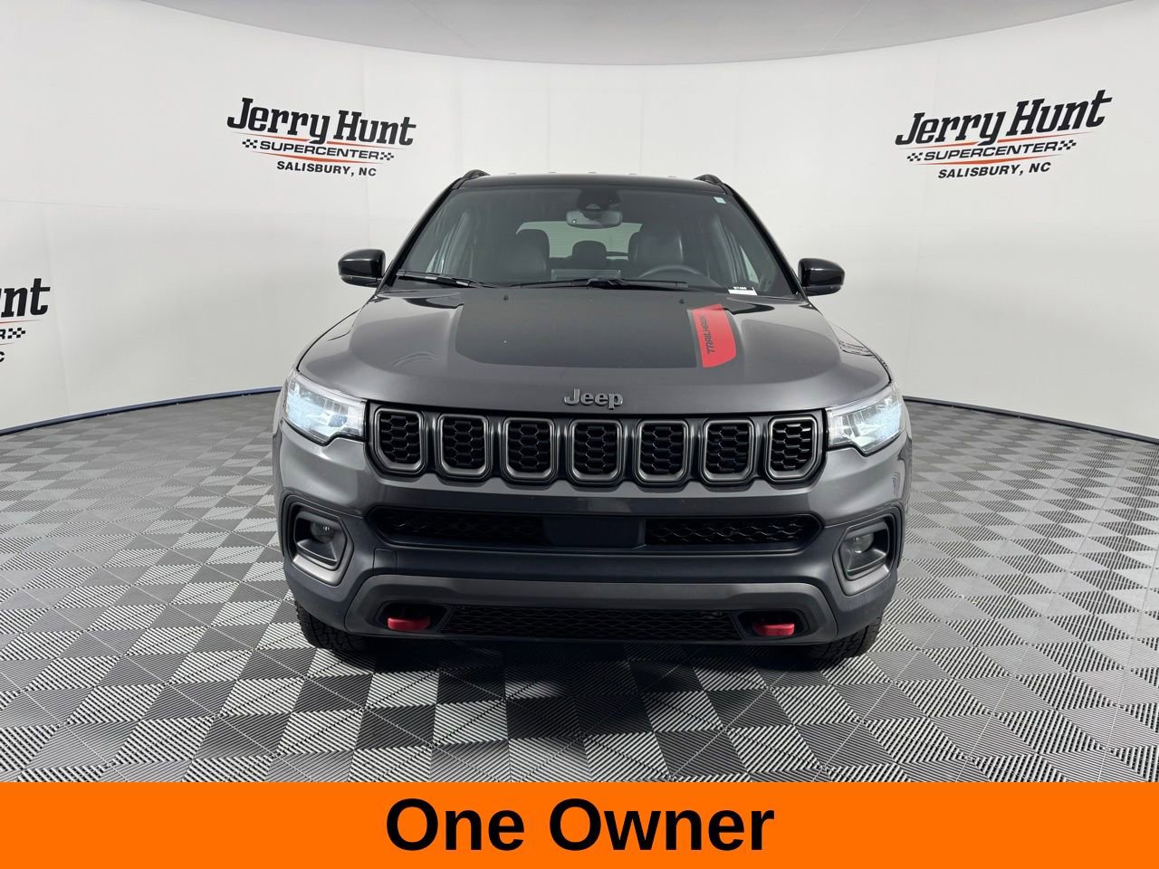 Used 2024 Jeep Compass Trailhawk image 4
