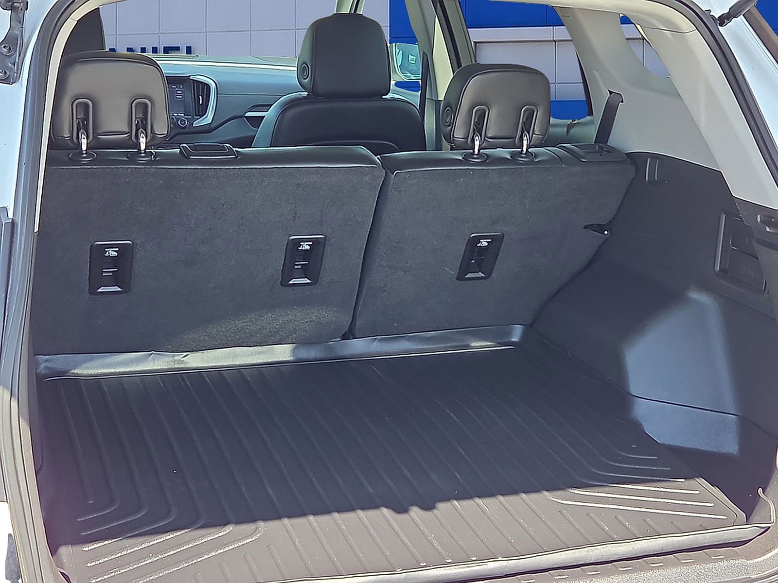 Used 2019 GMC Terrain SLT FWD image 8