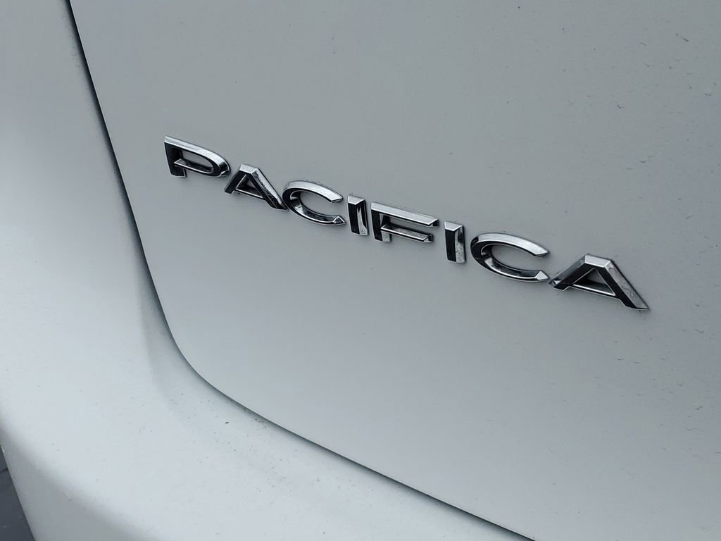 Used 2024 Chrysler Pacifica Touring-L image 35