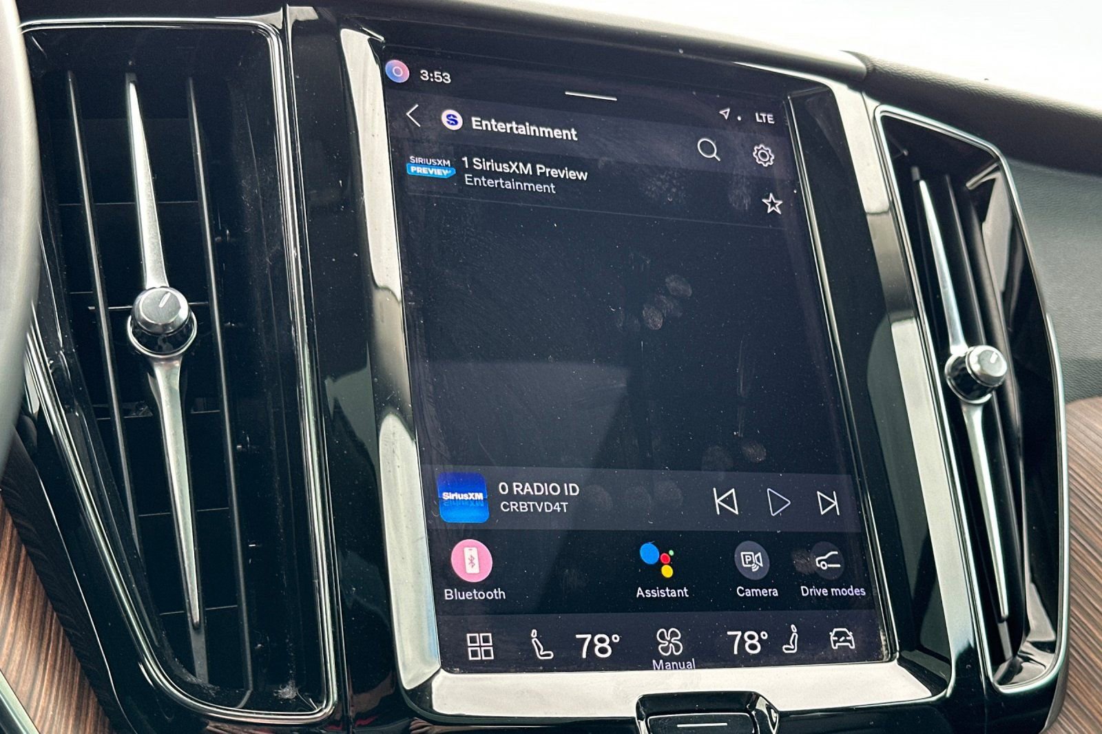 Used 2022 Volvo XC60 B5 Momentum w/ Advanced Package image 19