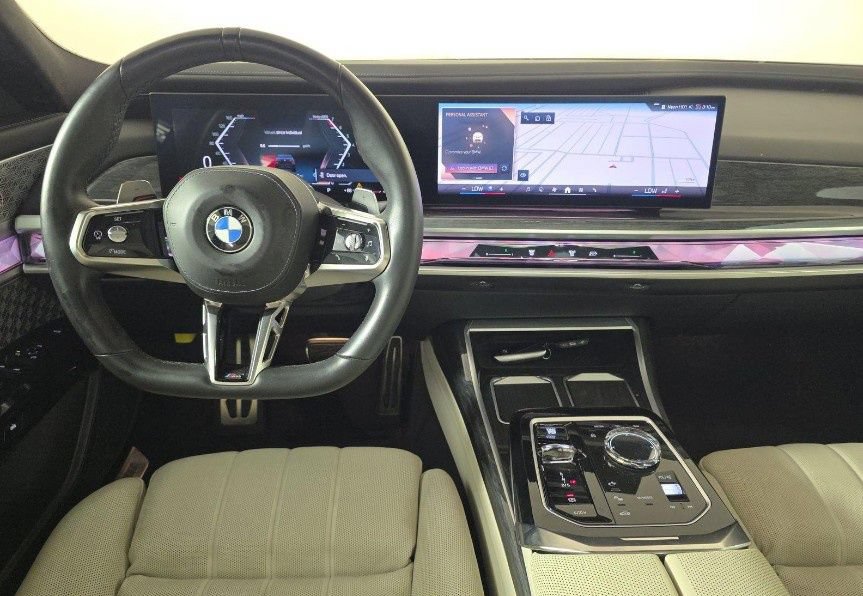 Used 2023 BMW 760i xDrive w/ Luxury Rear Seating Package AWD/4WD image 4