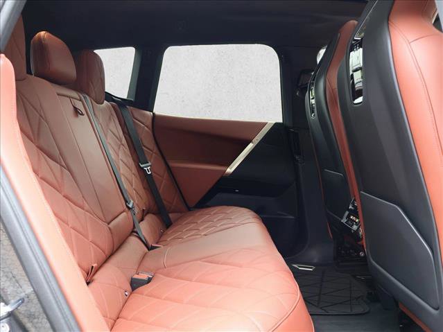Used 2023 BMW iX xDrive50 w/ Sport Package AWD/4WD image 29