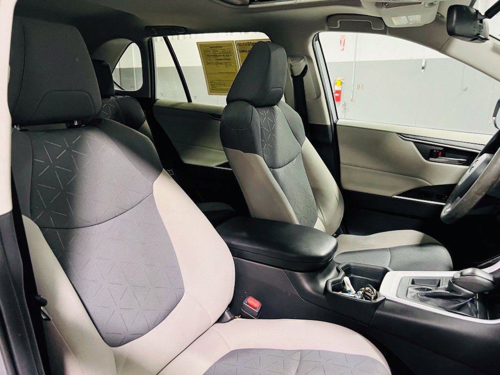 Used 2021 Toyota RAV4 XLE w/ Convenience Package FWD image 32