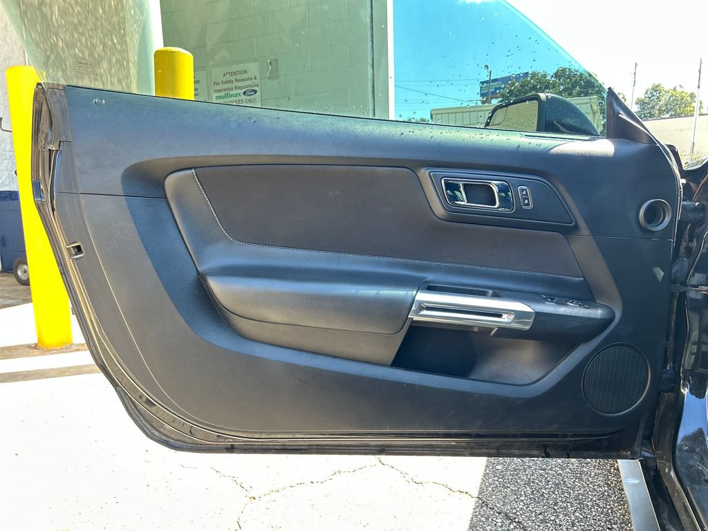 Used 2016 Ford Mustang Coupe RWD image 7