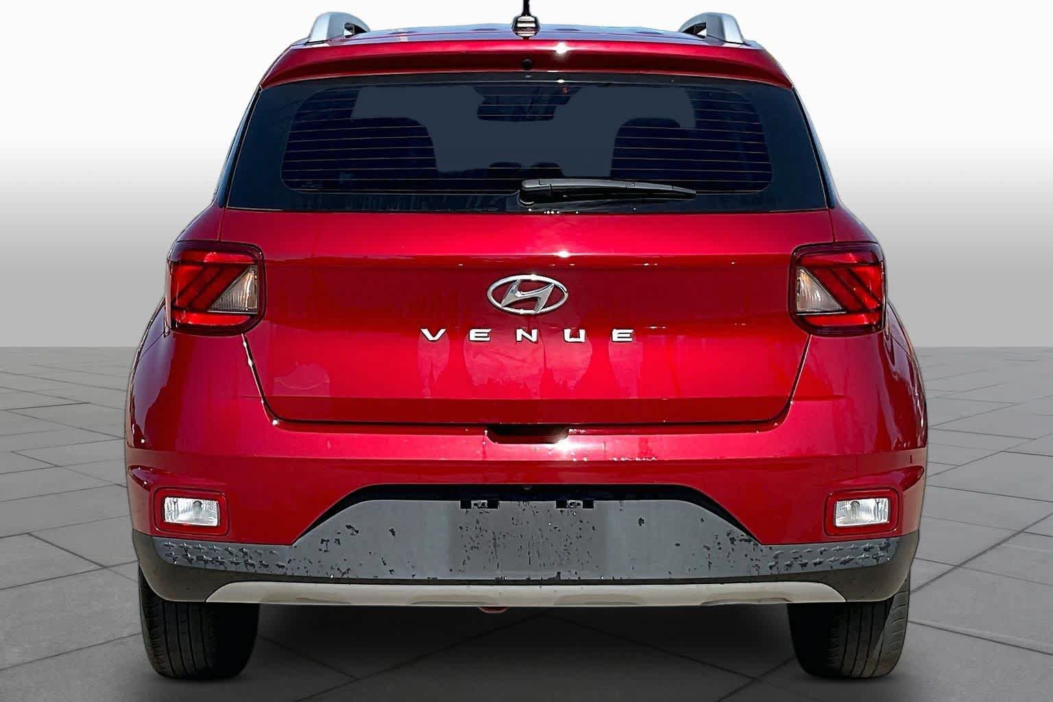 Used 2023 Hyundai Venue SEL w/ Cargo Package FWD image 4