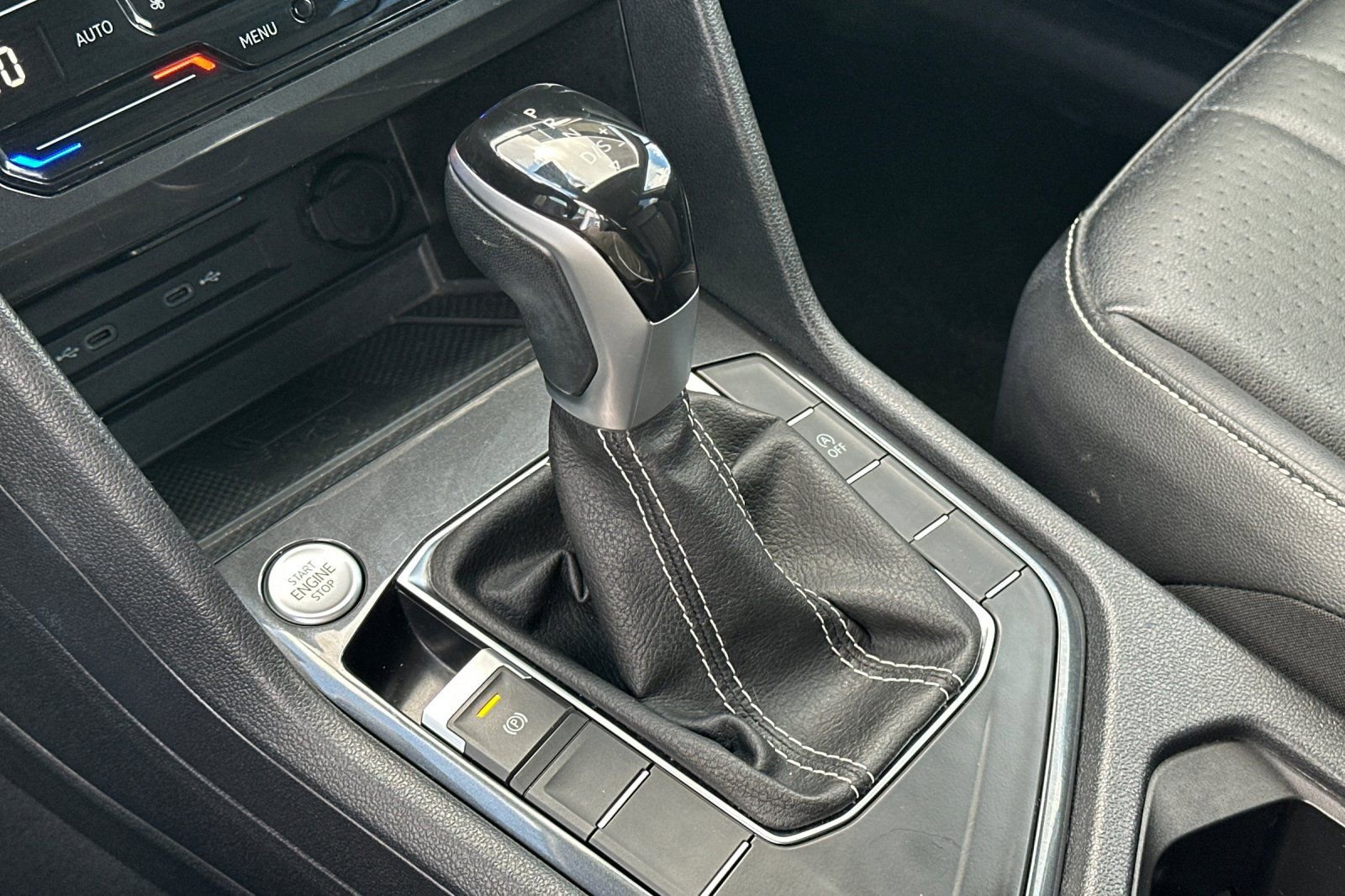 Used 2024 Volkswagen Tiguan SE FWD image 22