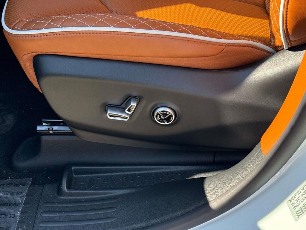 New 2026 Chrysler Pacifica Pinnacle FWD image 15