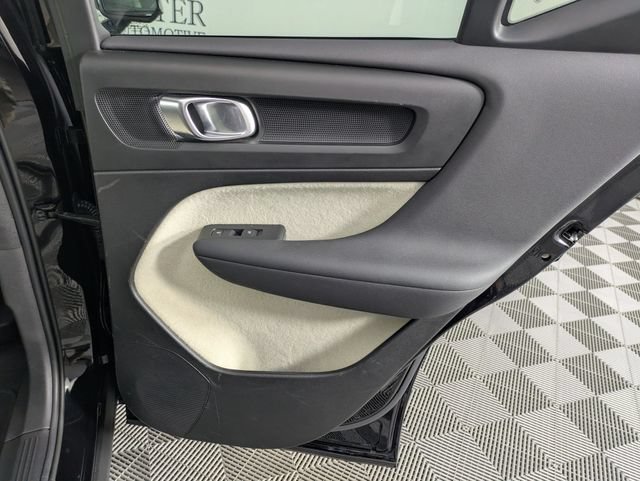 Used 2023 Volvo XC40 B4 Ultimate FWD image 35