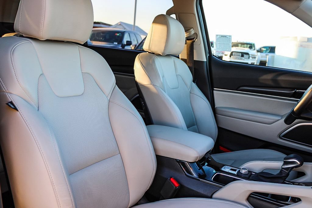 Used 2025 Kia Telluride S FWD image 17