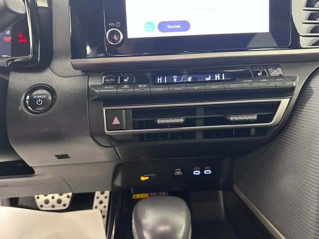 Used 2025 Toyota Camry SE w/ Convenience Package image 26