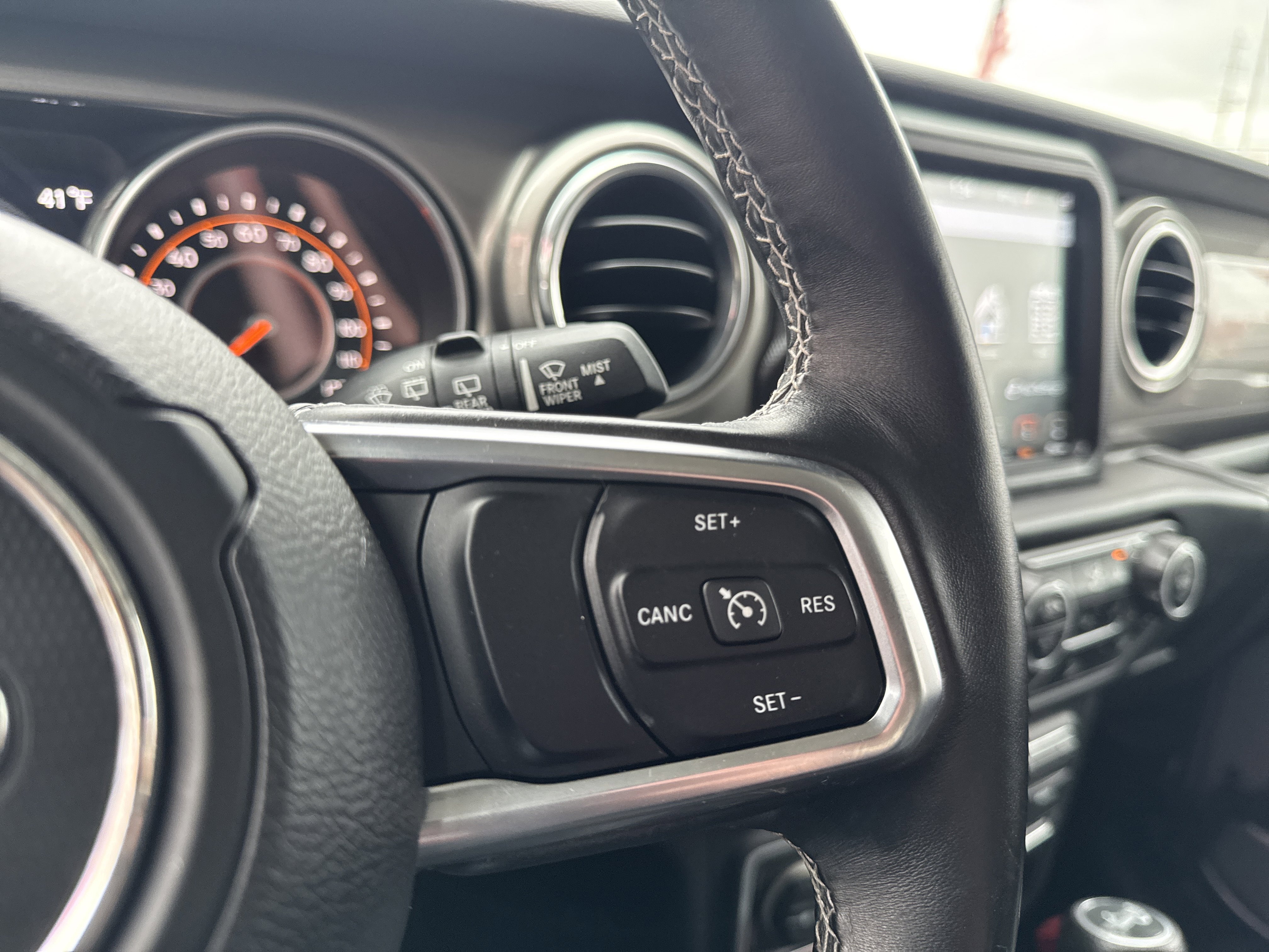 Used 2018 Jeep Wrangler Unlimited Sahara image 17