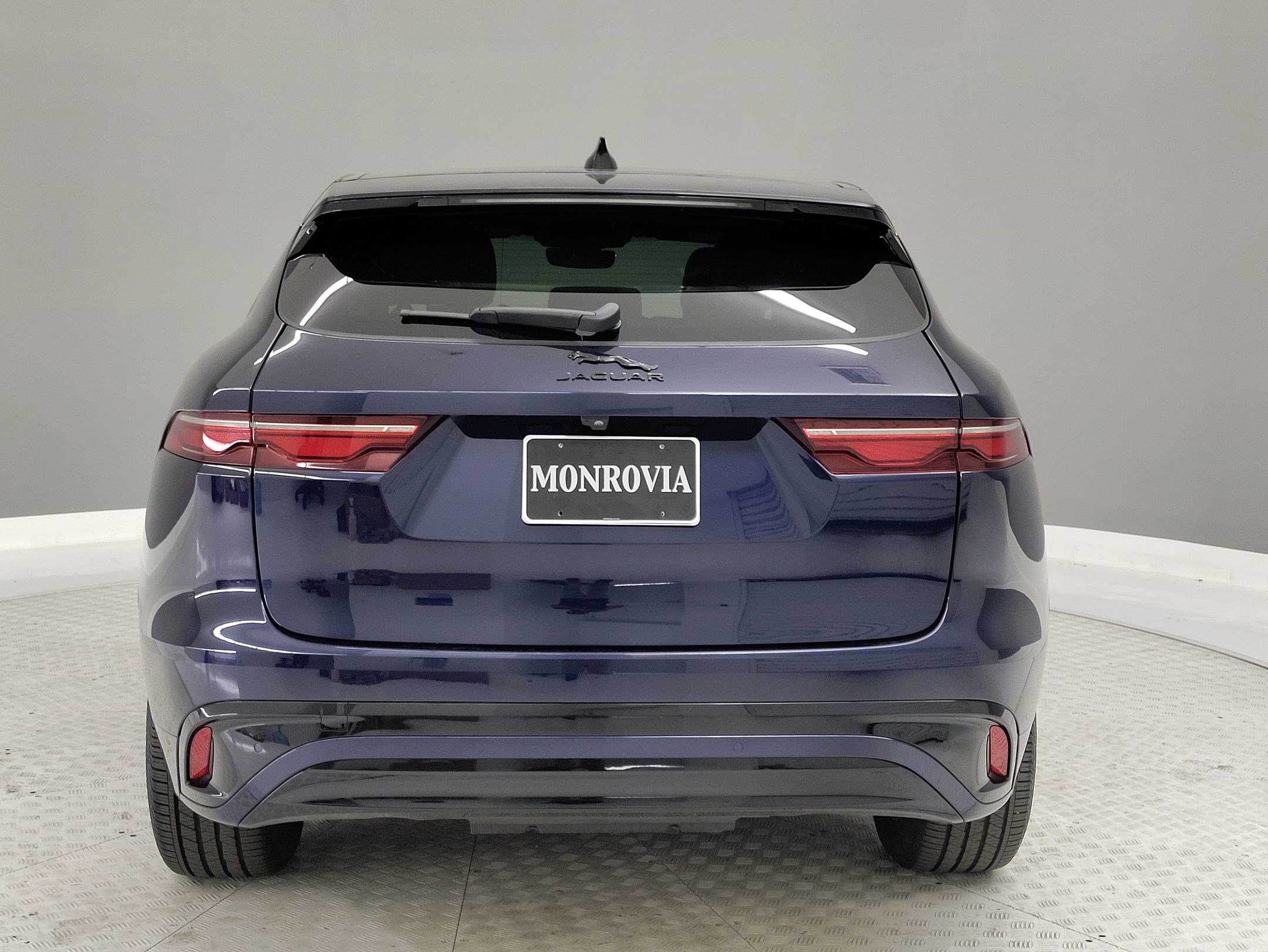 Used 2024 Jaguar F-PACE R-Dynamic S image 7