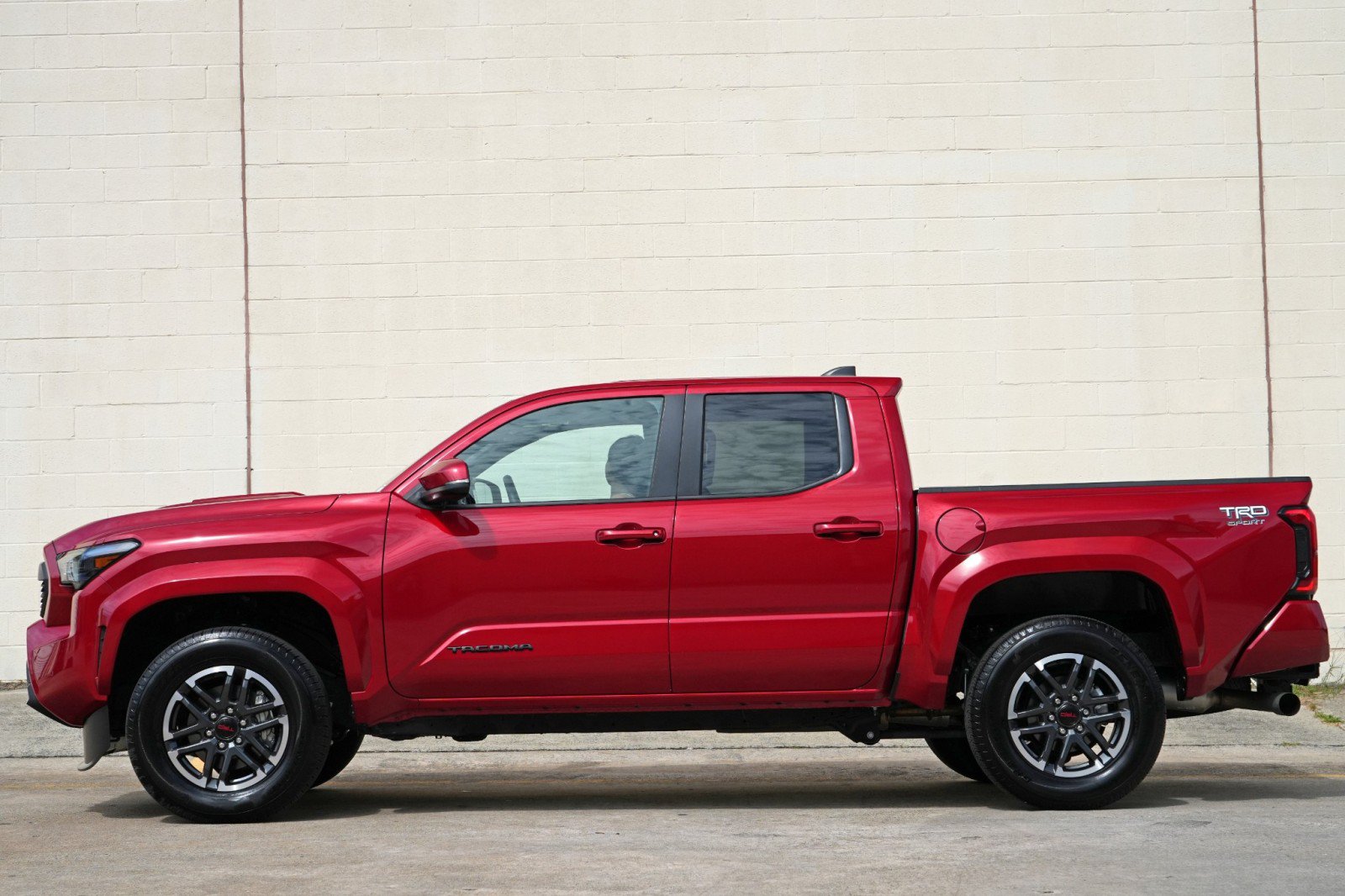 Used 2025 Toyota Tacoma TRD Sport w/ TRD Sport Upgrade Package AWD/4WD image 9
