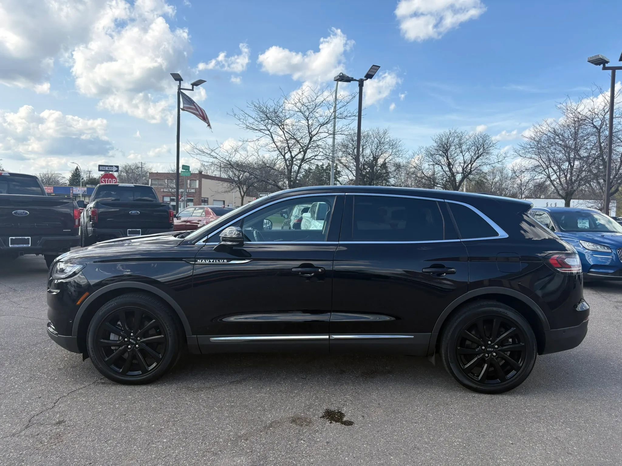 Used 2022 Lincoln Nautilus Reserve w/ Equipment Group 201A AWD/4WD image 8