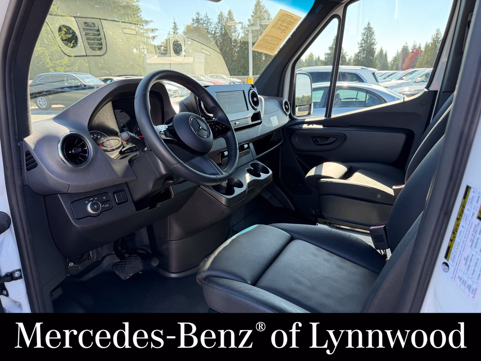 Used 2025 Mercedes-Benz Sprinter 2500 image 15