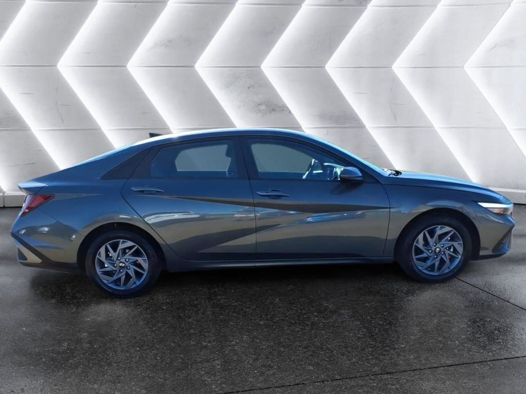 Used 2025 Hyundai Elantra Blue w/ Cargo Package image 6
